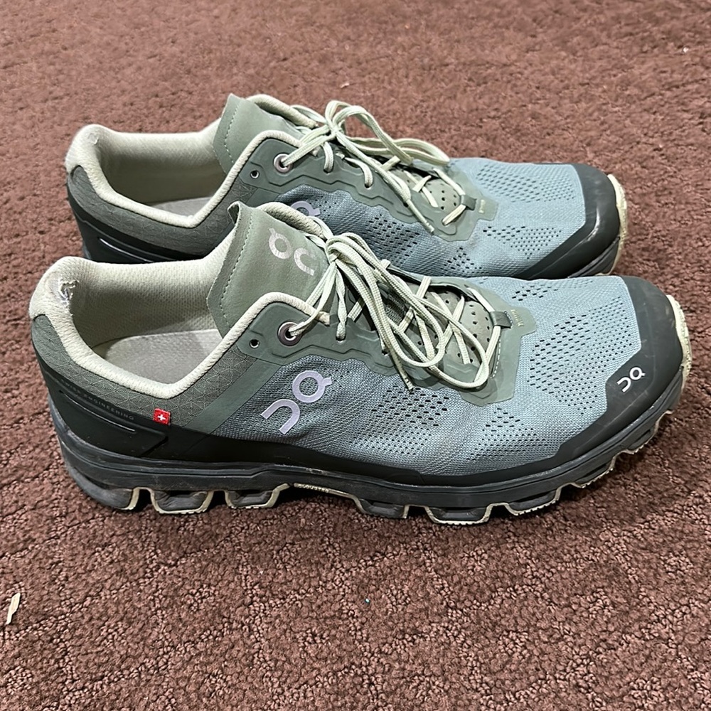 Men’s On Cloud Tennis Shoes Size 9.5